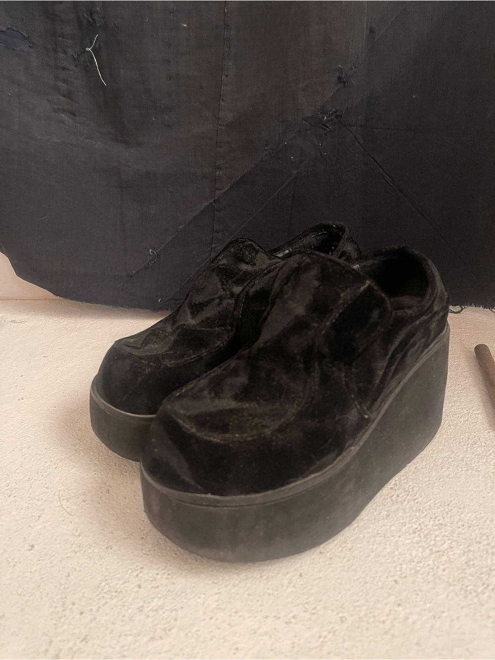 Y2K Steve Madden Black Velvet Platform Slip-Ons